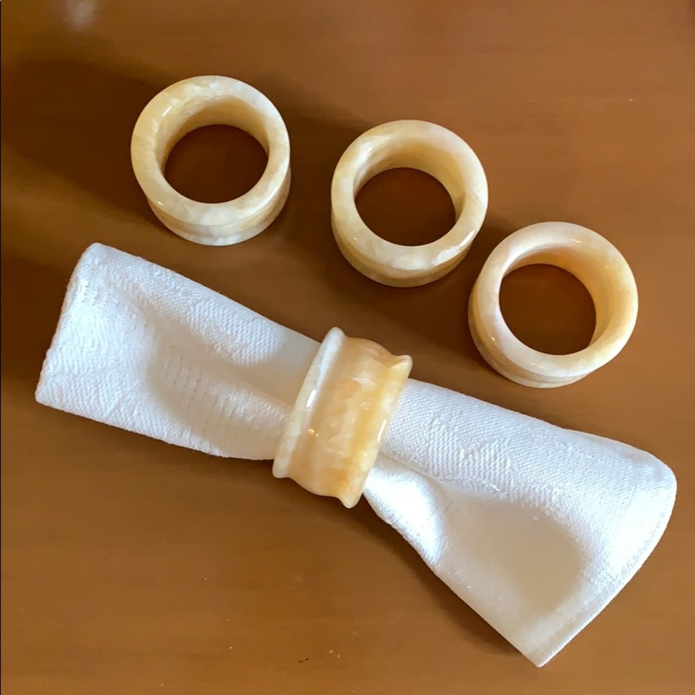 Set of 4 Alabaster Napkin Rings NWT